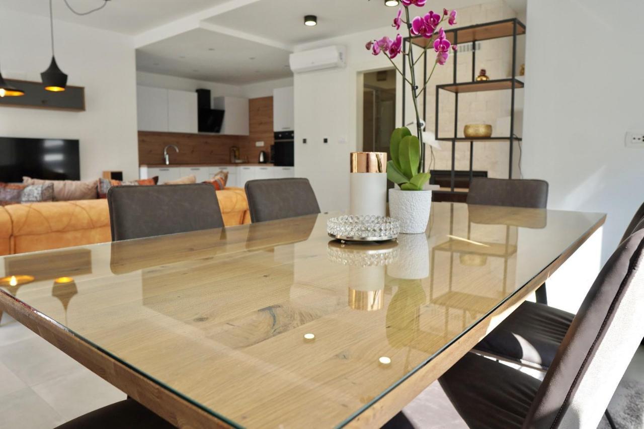 Villa Borna B20 โตรกีร์ ภายนอก รูปภาพ